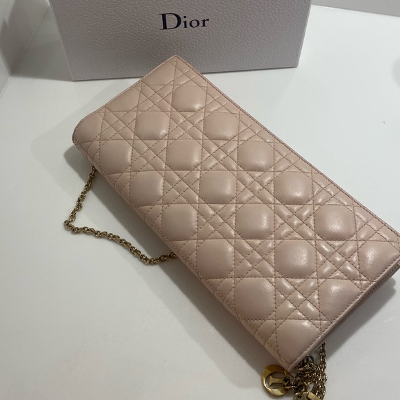 Authentic Lady Dior Pouch. Baby lamb in baby pink. Champagne colour chain. - Picture 6 of 7